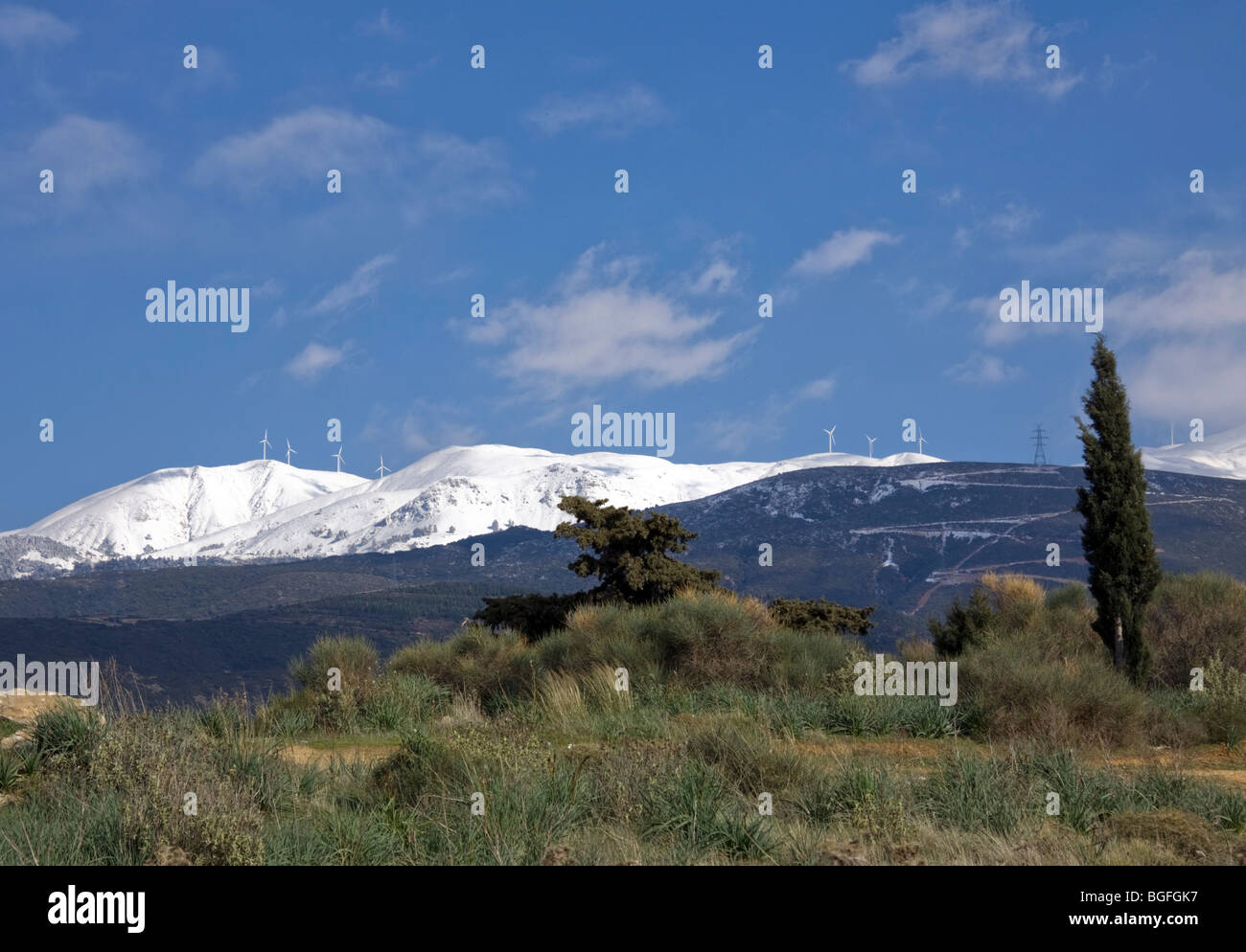 D'éoliennes sur les collines derrière Patras en Grèce Banque D'Images