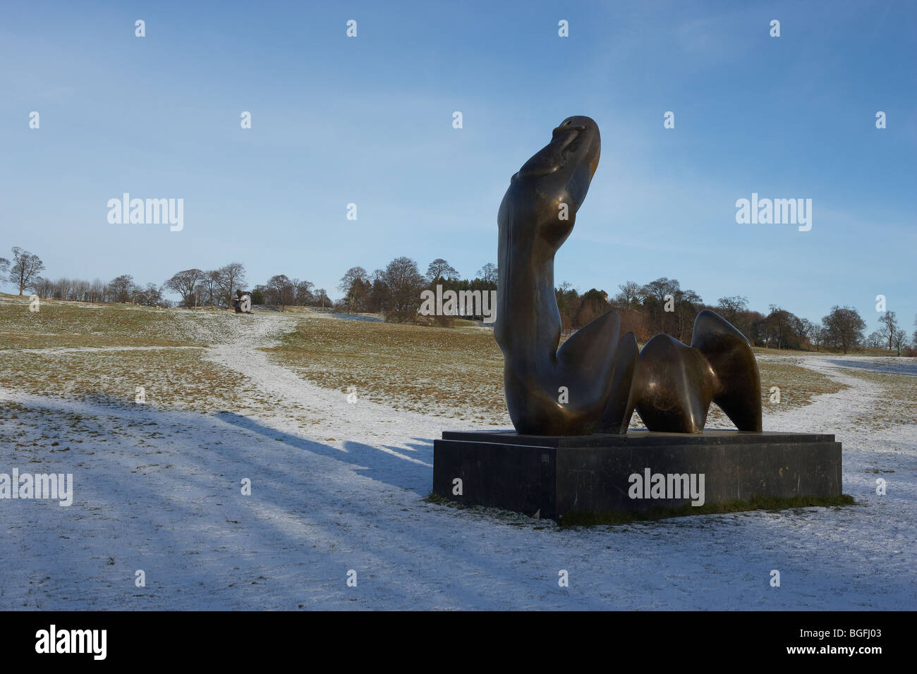 YORKSHIRE SCULPTURE PARK HENRY MOORE WEST BRETTON hiver neige Banque D'Images