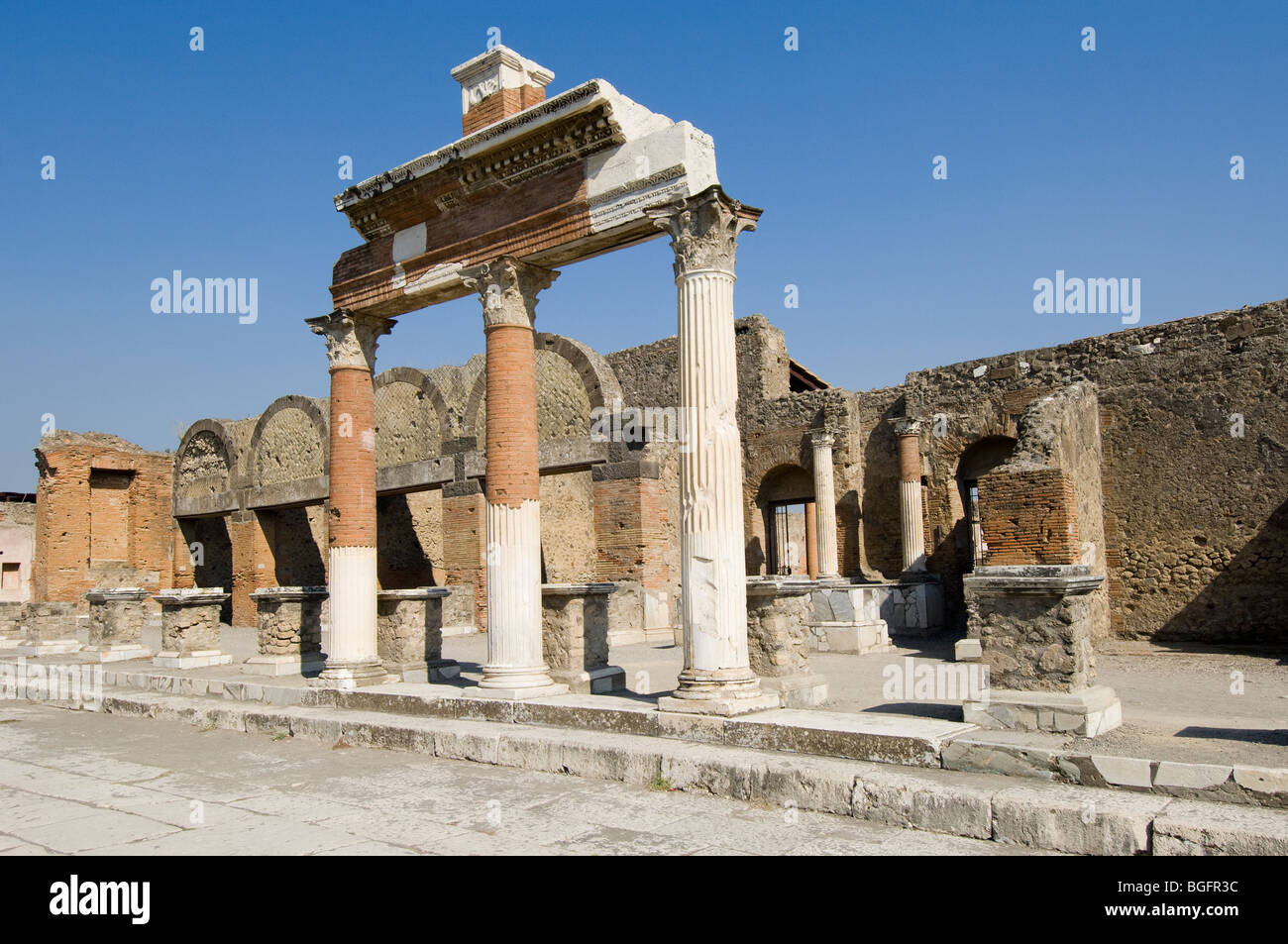 Pompéi, Baie de Naples, Campanie, Italie, Europe ; vue d'une partie de la zone connue sous le nom de Forum. Banque D'Images