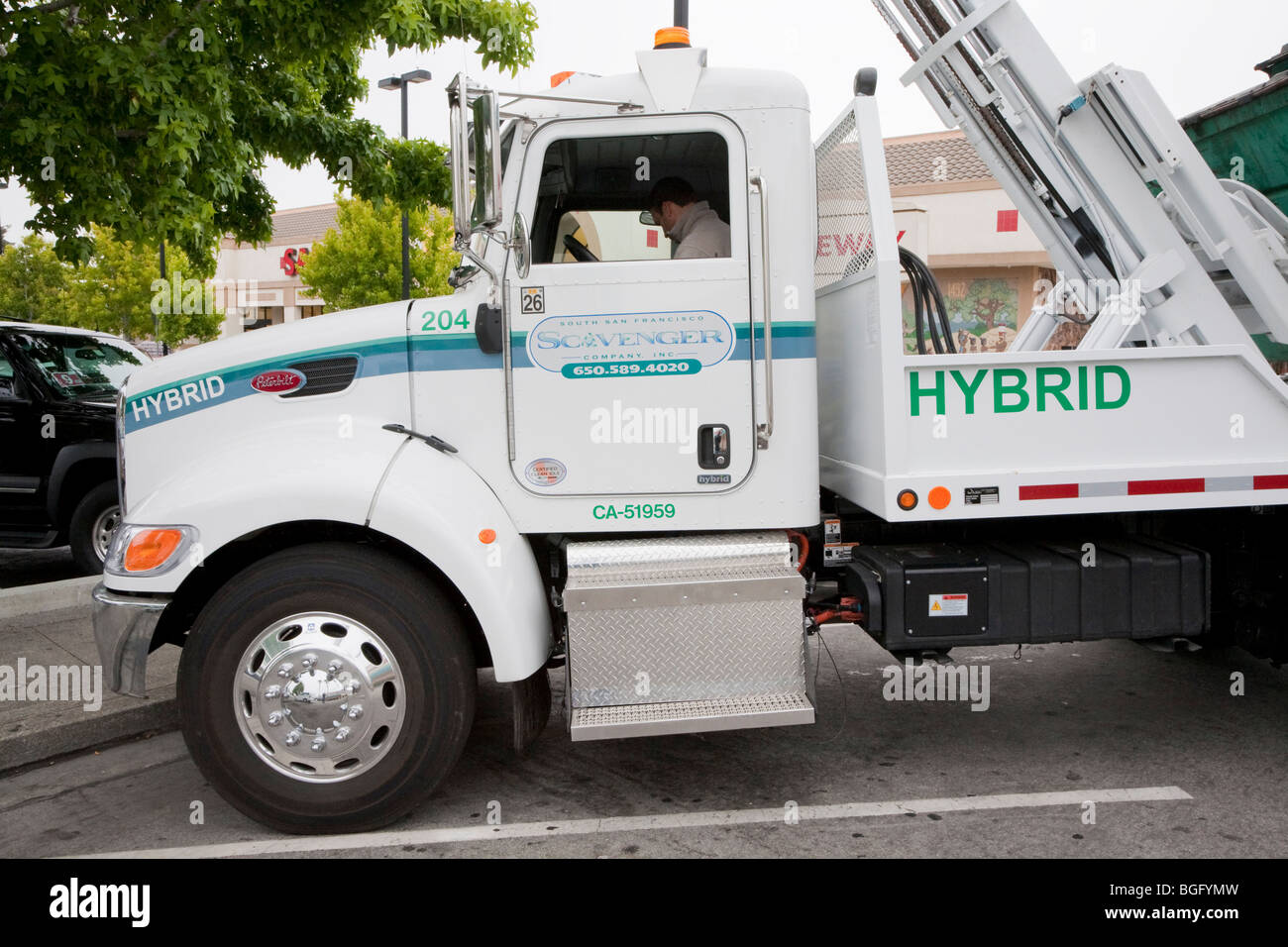Peterbilt Hybrid Electric (IL) Le modèle de camion 330 véhicule de classe 6. La Californie, USA Banque D'Images Peterbilt Hybrid Electric (IL) Le modèle de camion 330 véhicule de classe 6. La Californie, USA Banque D'Images