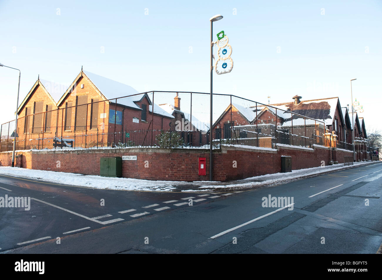 L'école de frênes, Kippax, Leeds (ancien bâtiment) à l'hiver Banque D'Images