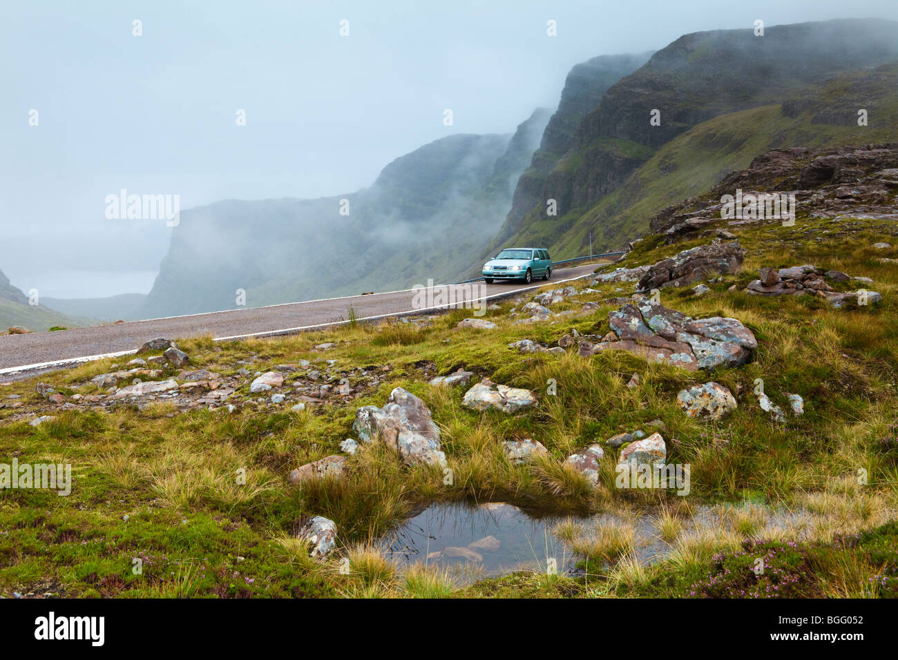 Scotch mist suspendues sur Bealach na Ba, le col de la boucherie, à l'est de Gouvy, Highland, Scotland Banque D'Images