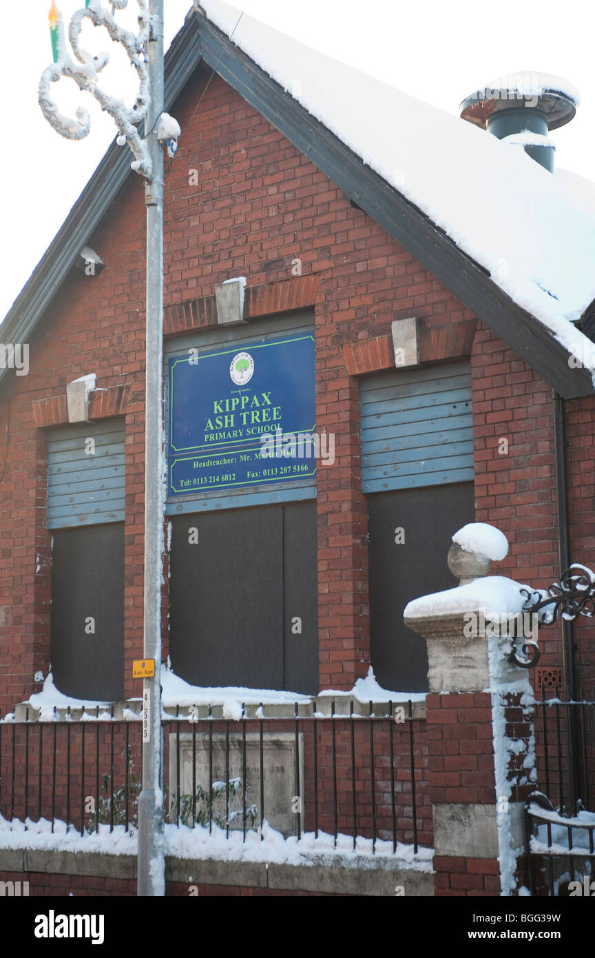 L'école de frênes, Kippax, Leeds (ancien bâtiment) à l'hiver Banque D'Images