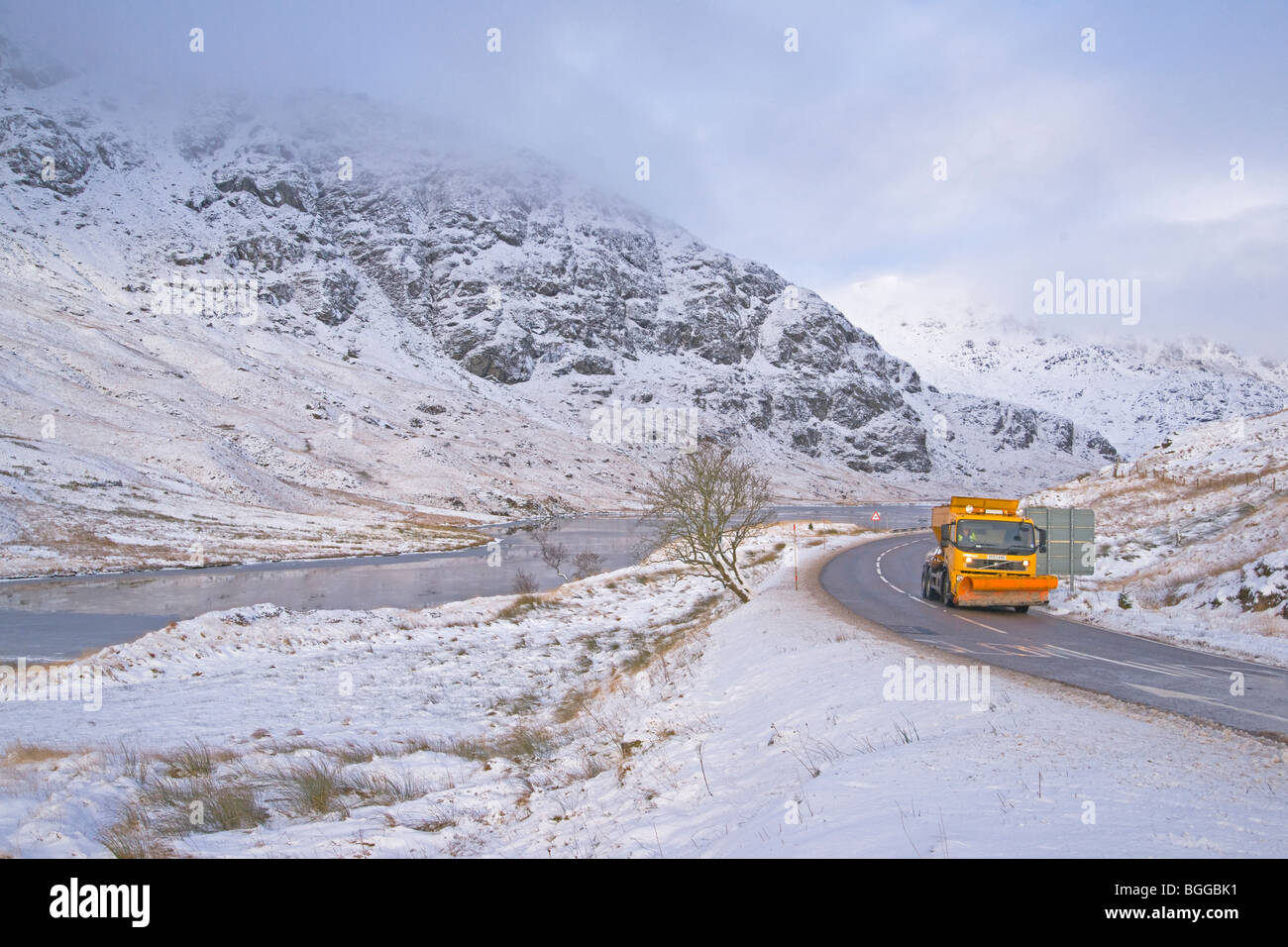 La neige et la glace, Loch Restil, reste et d'être reconnaissants, Arrochar, Argyll, Scotland, Décembre 2009 Banque D'Images