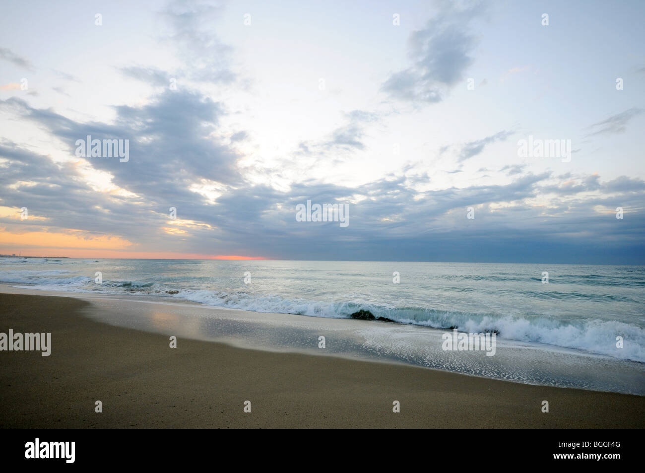 Plus de Dawn Beach, Catalogne, Espagne, format horizontal Banque D'Images
