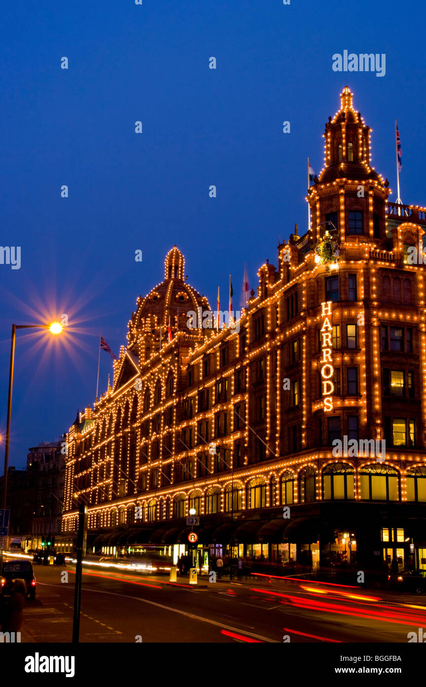 Harrods au crépuscule, europe, Royaume-Uni, Angleterre, Londres Banque D'Images