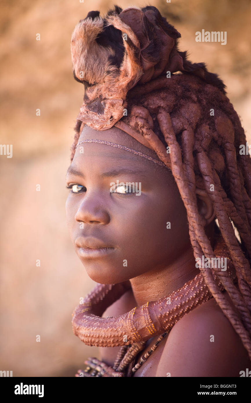 Jeune fille de la tribu Himba, le nord de la Namibie Banque D'Images