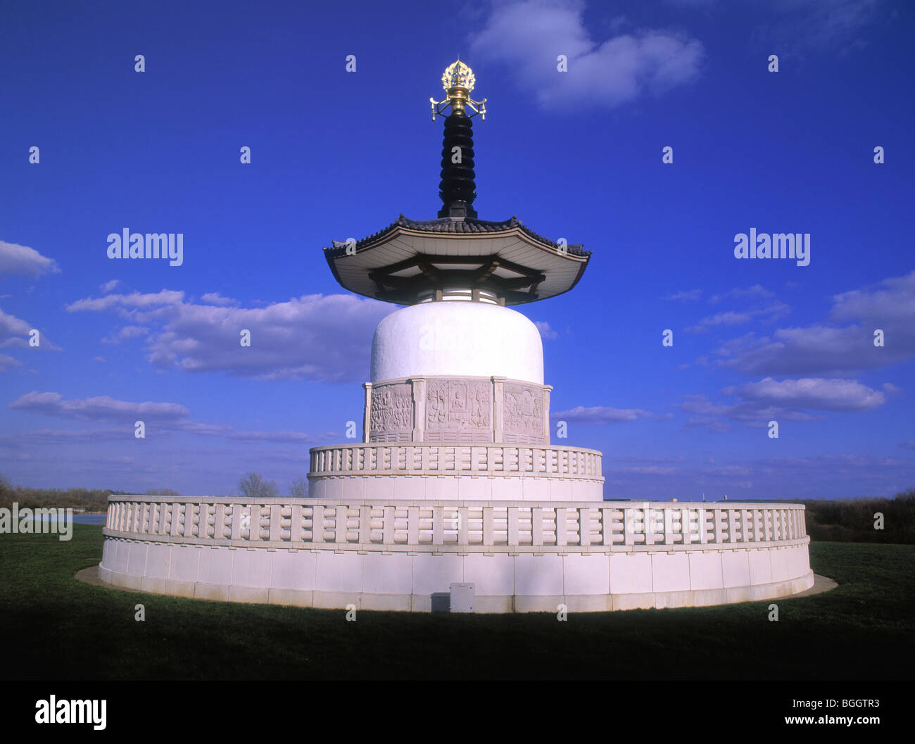 La paix dans la pagode bouddhiste Willen Park, Milton Keynes Banque D'Images