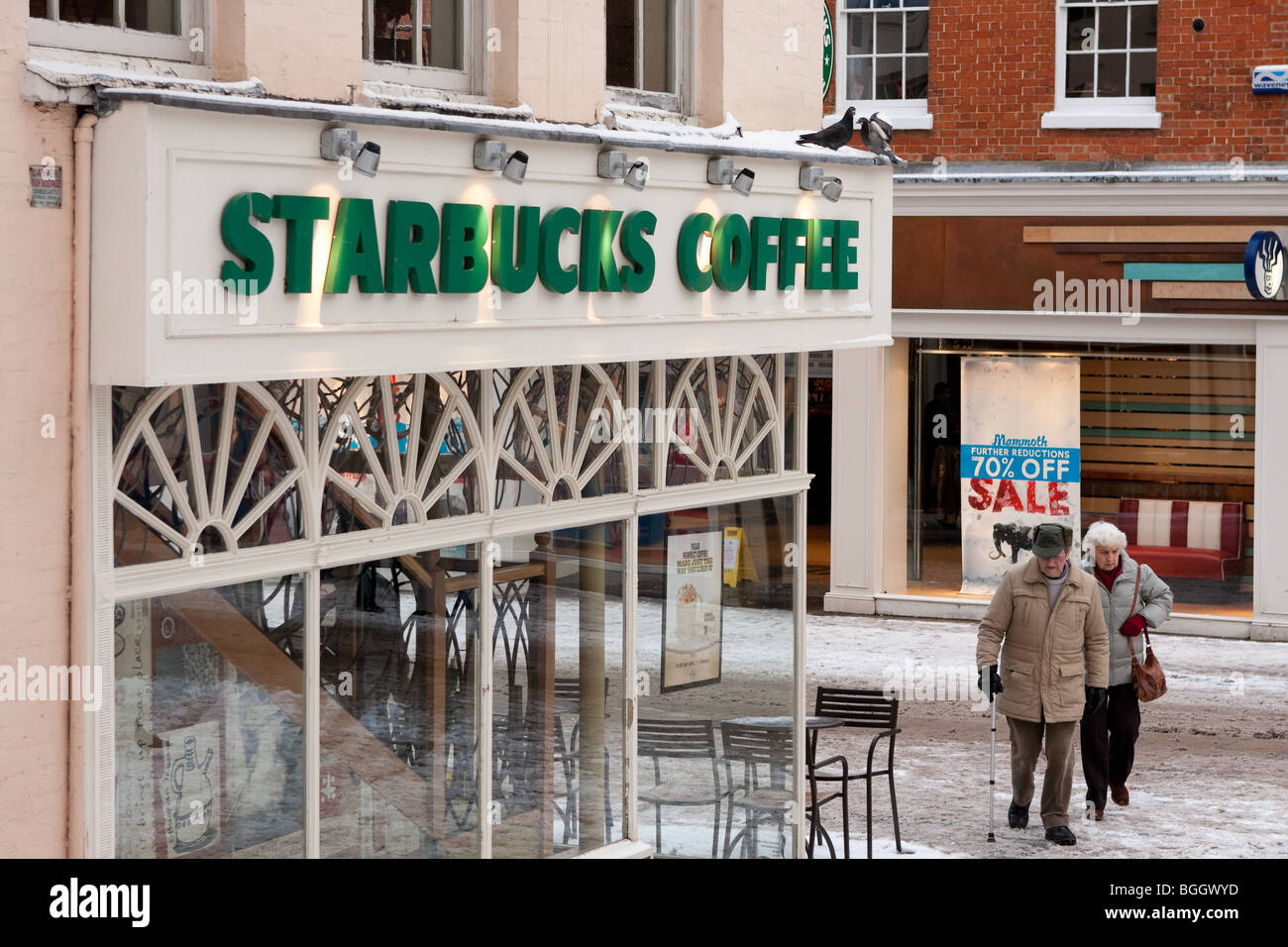 Starbucks Coffee - autour de Norwich au Royaume-Uni de neige de début janvier 2010. Banque D'Images