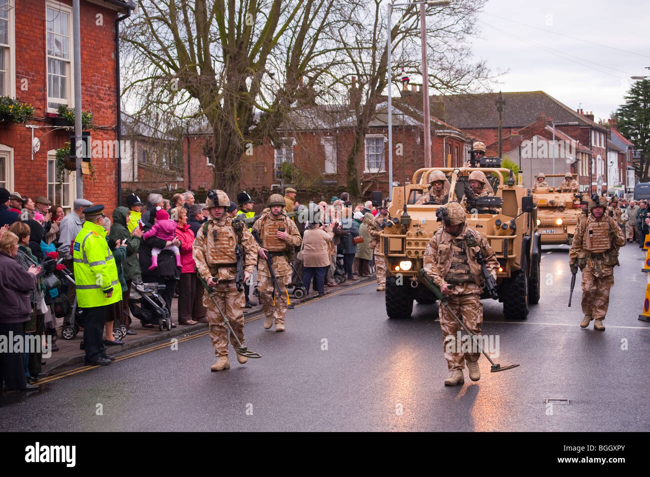 Accueil Bienvenue La parade pour les dragons légers au retour d'une longue tournée de l'Afghanistan à Dereham,Norfolk,UK Banque D'Images