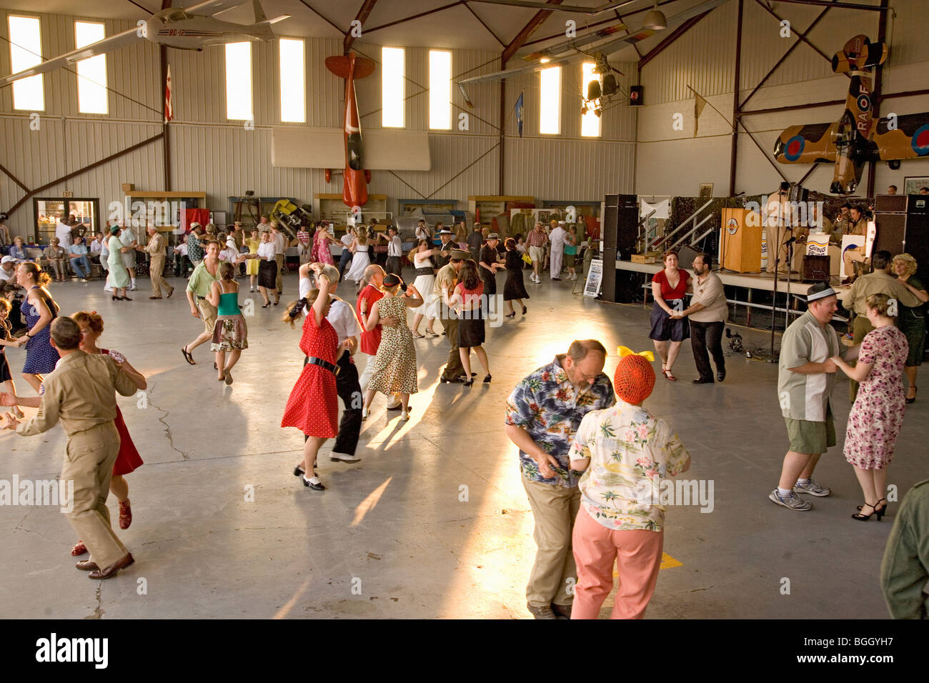 Les Acteurs De La Seconde Guerre Mondiale Les acteurs de la Seconde Guerre mondiale en danse à l'aéroport hanger  Musée de l'air de la région du centre du littoral de la Deuxième Guerre  mondiale, et week-end à Reading, PA