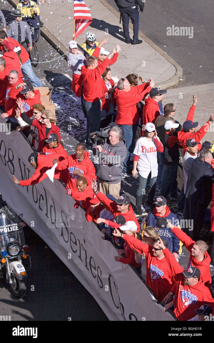 Les autobus remplis de Philadelphia Phillies, le maire Michael Nutter Phillies tout en célébrant la victoire de la Série mondiale le 31 octobre 2008 Banque D'Images