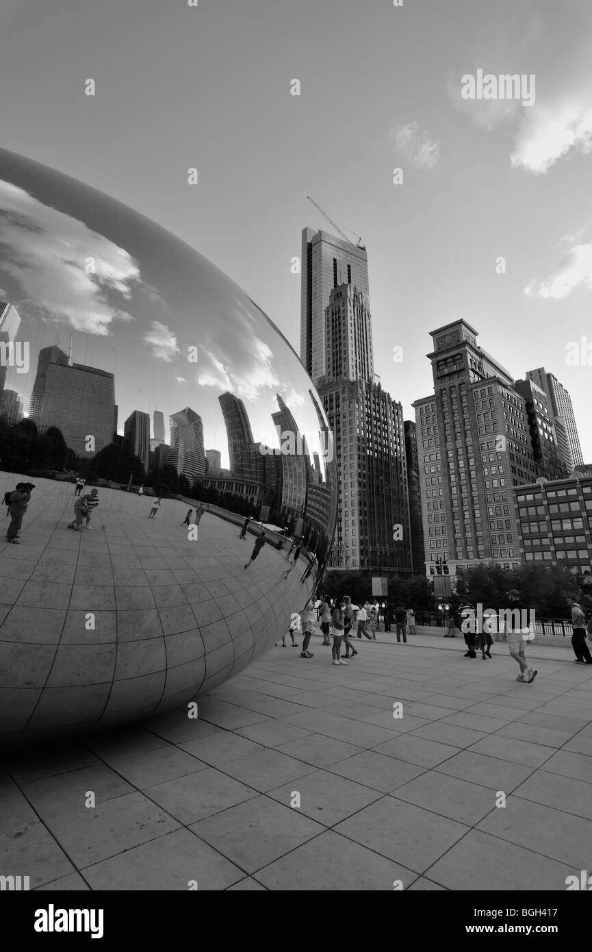 La porte des nuages ou l'interdiction dans le Millennium Park dans le centre-ville de Chicago Banque D'Images