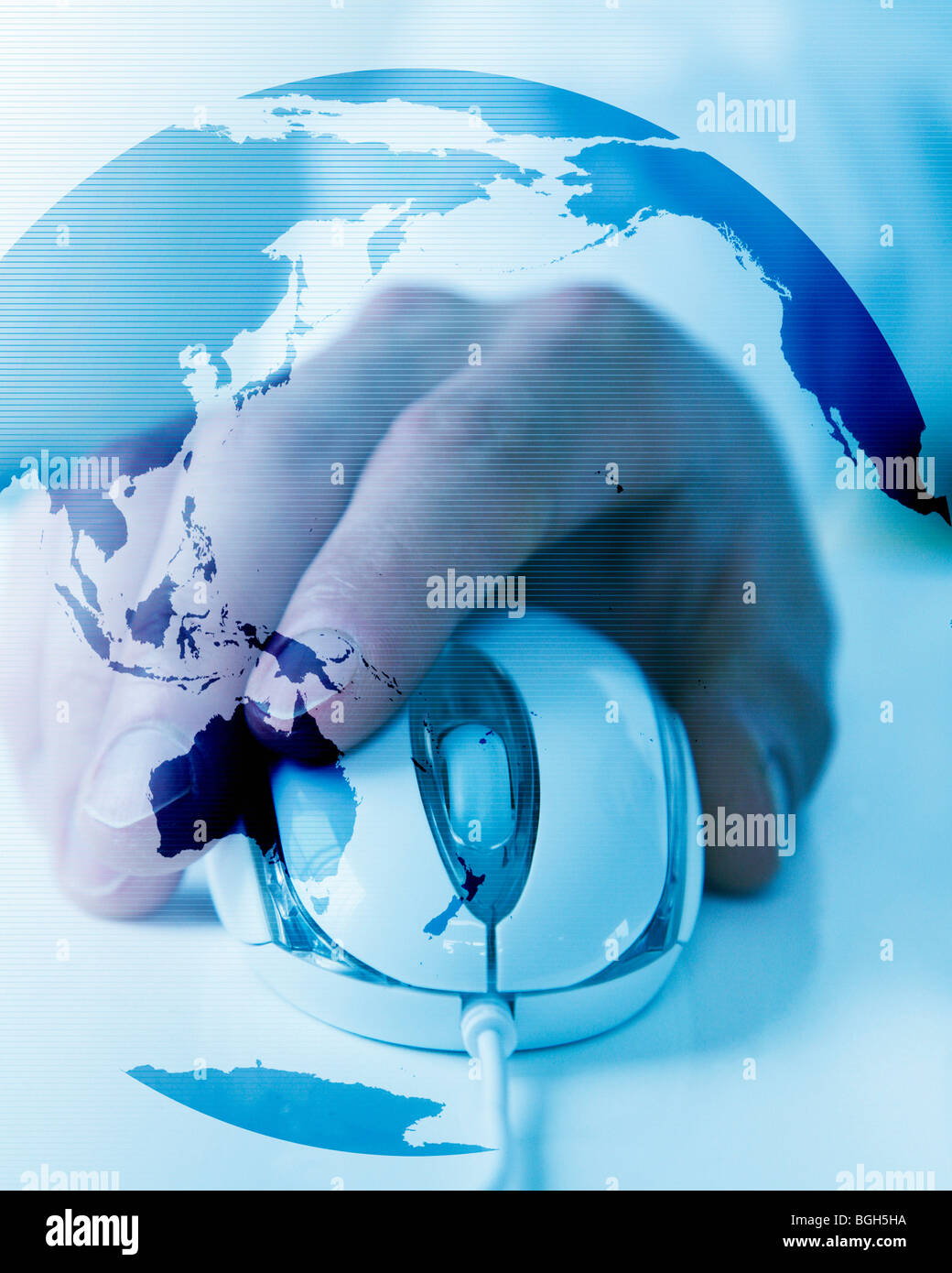 Composé de man holding globe et souris d'ordinateur Banque D'Images