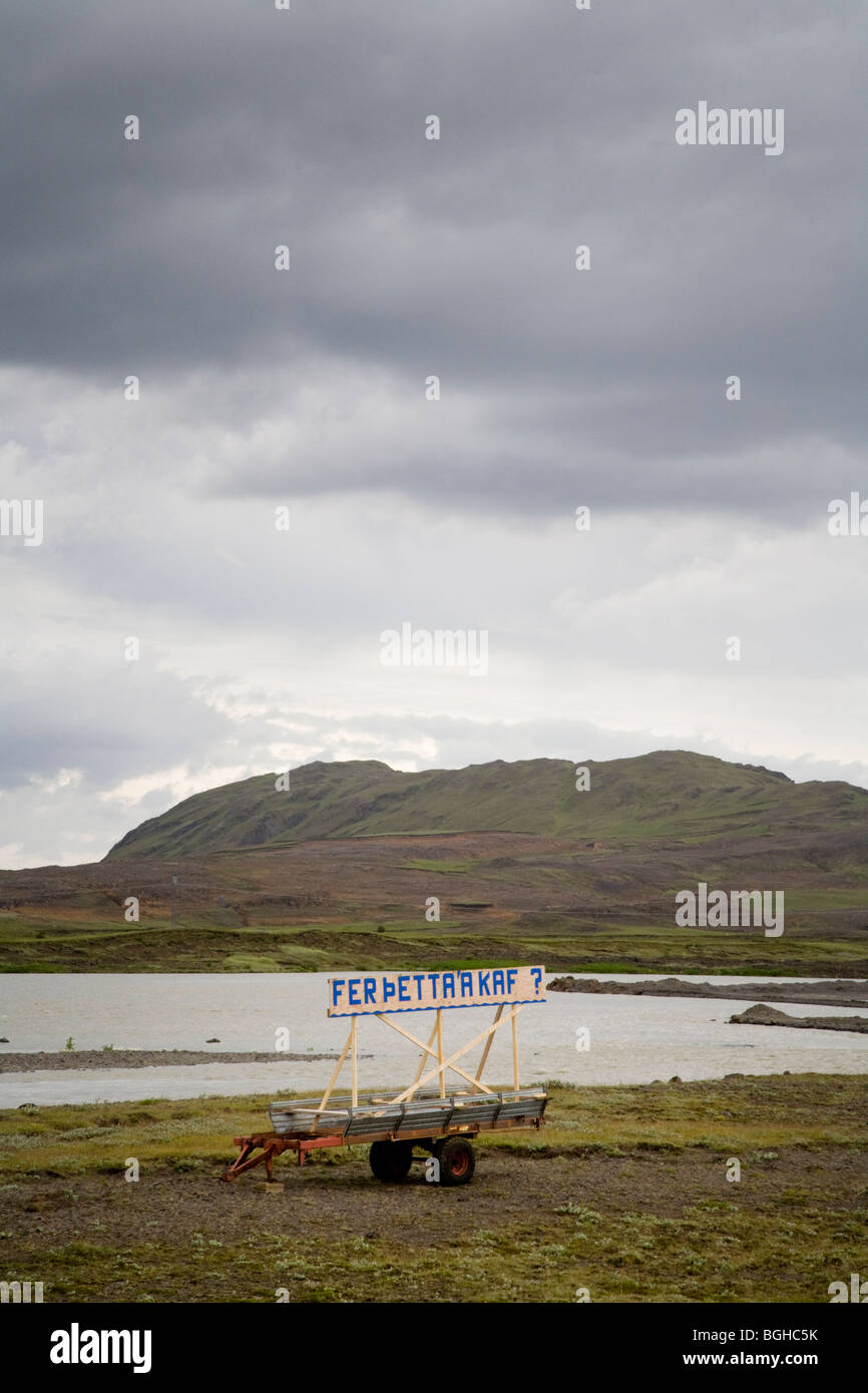 Signe de la communauté locale démontrant que ce domaine seront inondées si un barrage est construit sur Thorsja river, de l'Islande. Banque D'Images