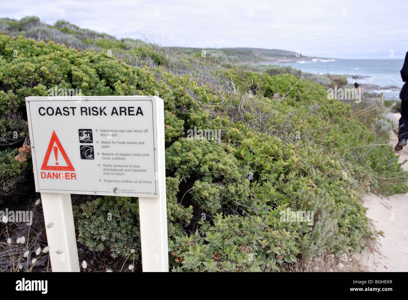 Pancarte d'avertissement de danger à plage de Redgate près de Margaret River en Australie de l'Ouest. Banque D'Images