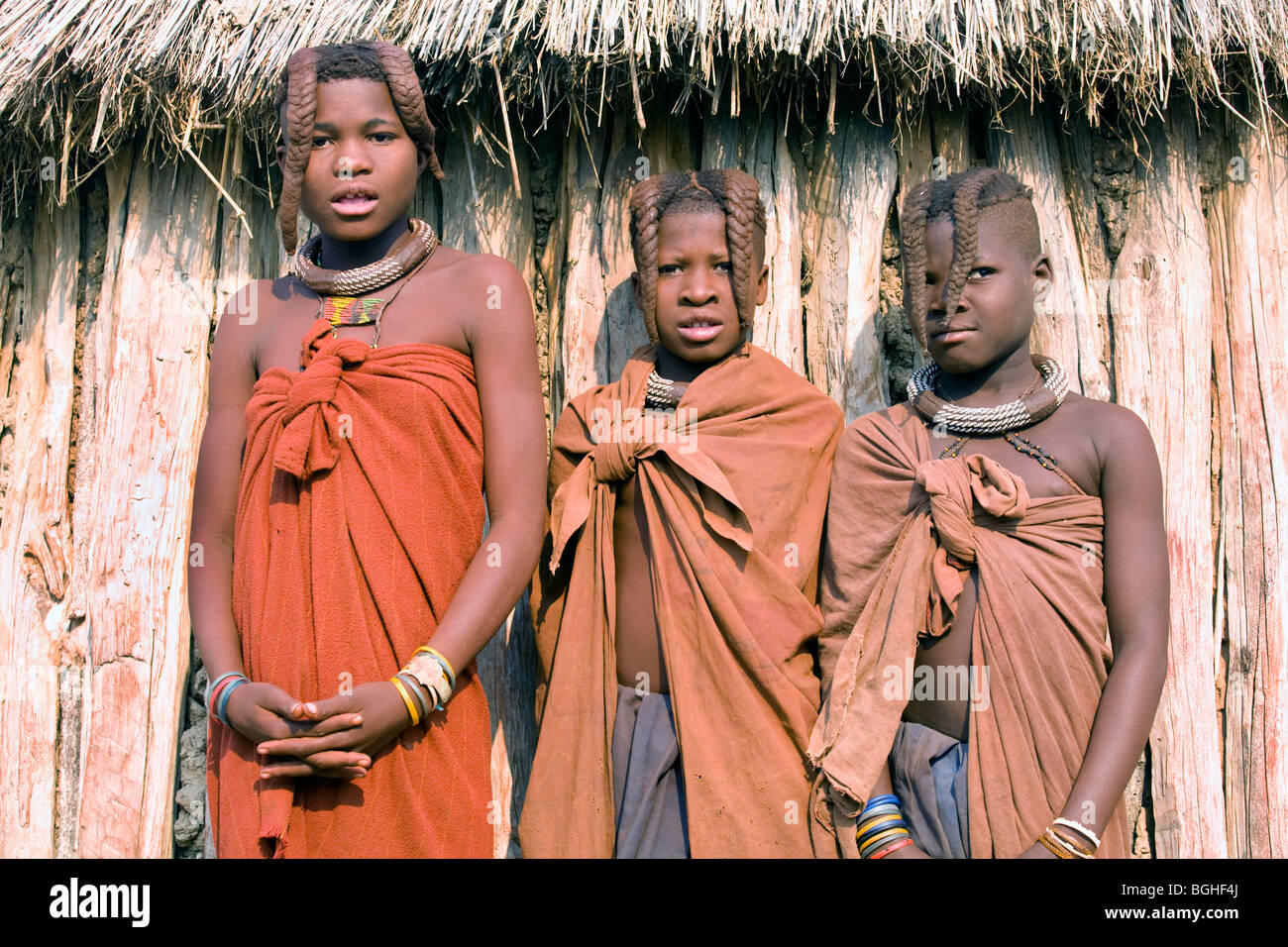 Les jeunes filles de la tribu Himba, Opuwo, Namibie Banque D'Images