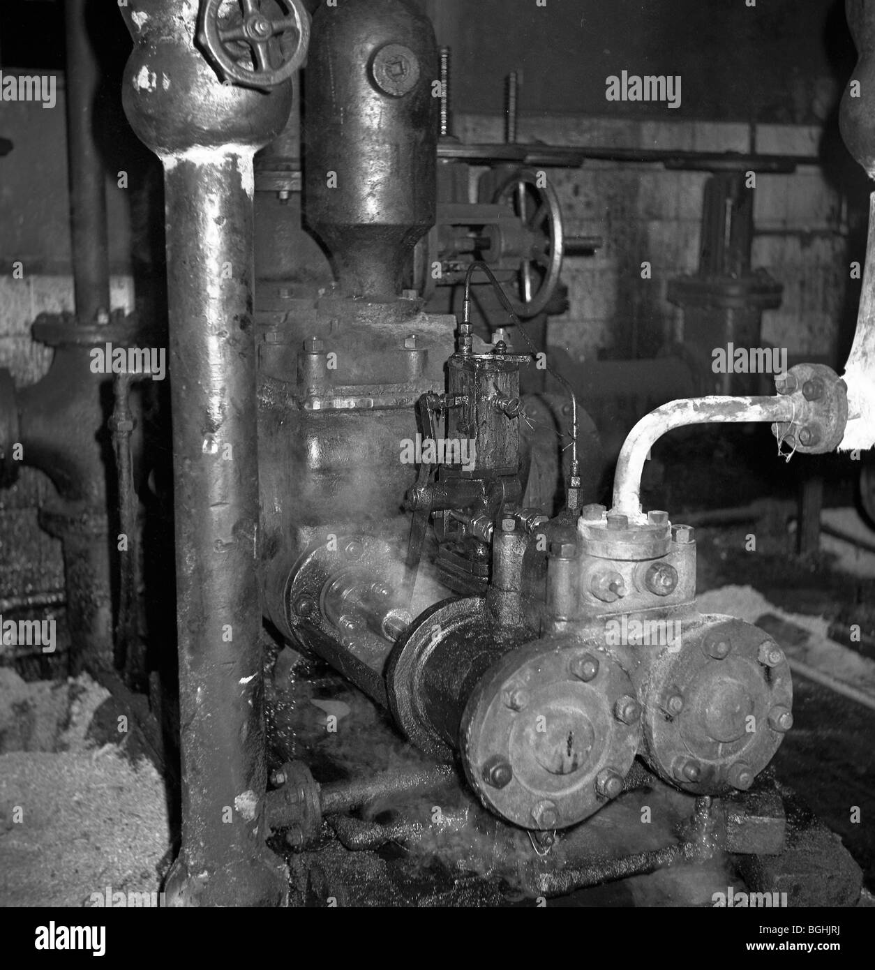Image en noir et blanc de la pompe à vapeur tar. Banque D'Images