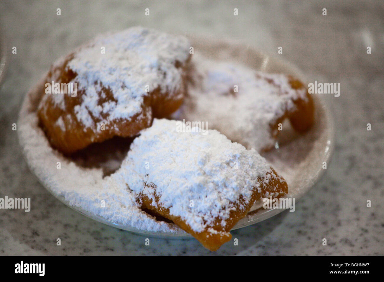 Beignets au Café du Monde dans le quartier français de La Nouvelle-Orléans, Louisiane Banque D'Images