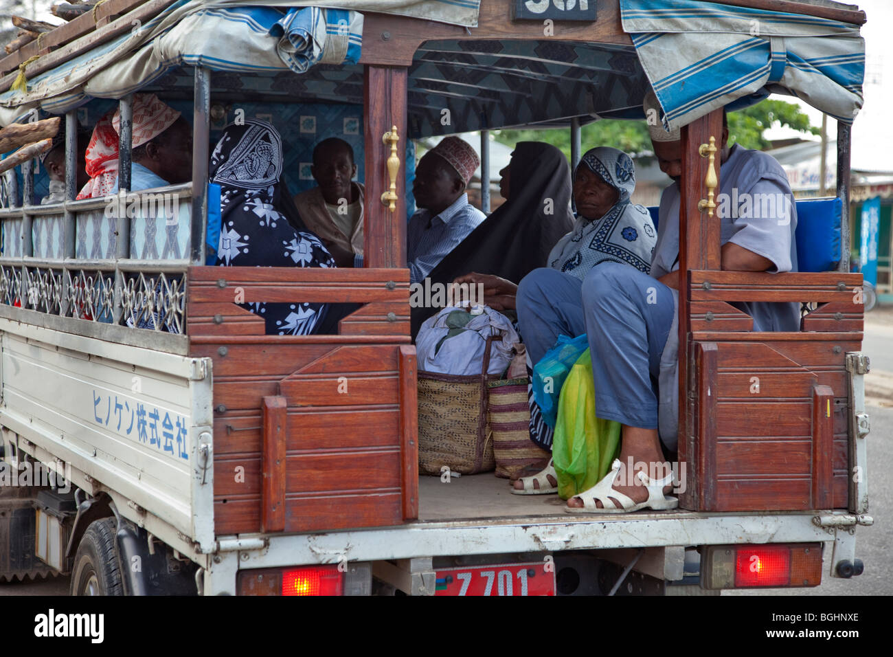 Zanzibar, Tanzanie. Un Dala-dala, les transports publics à faible coût pour l'île de Zanzibar. Banque D'Images