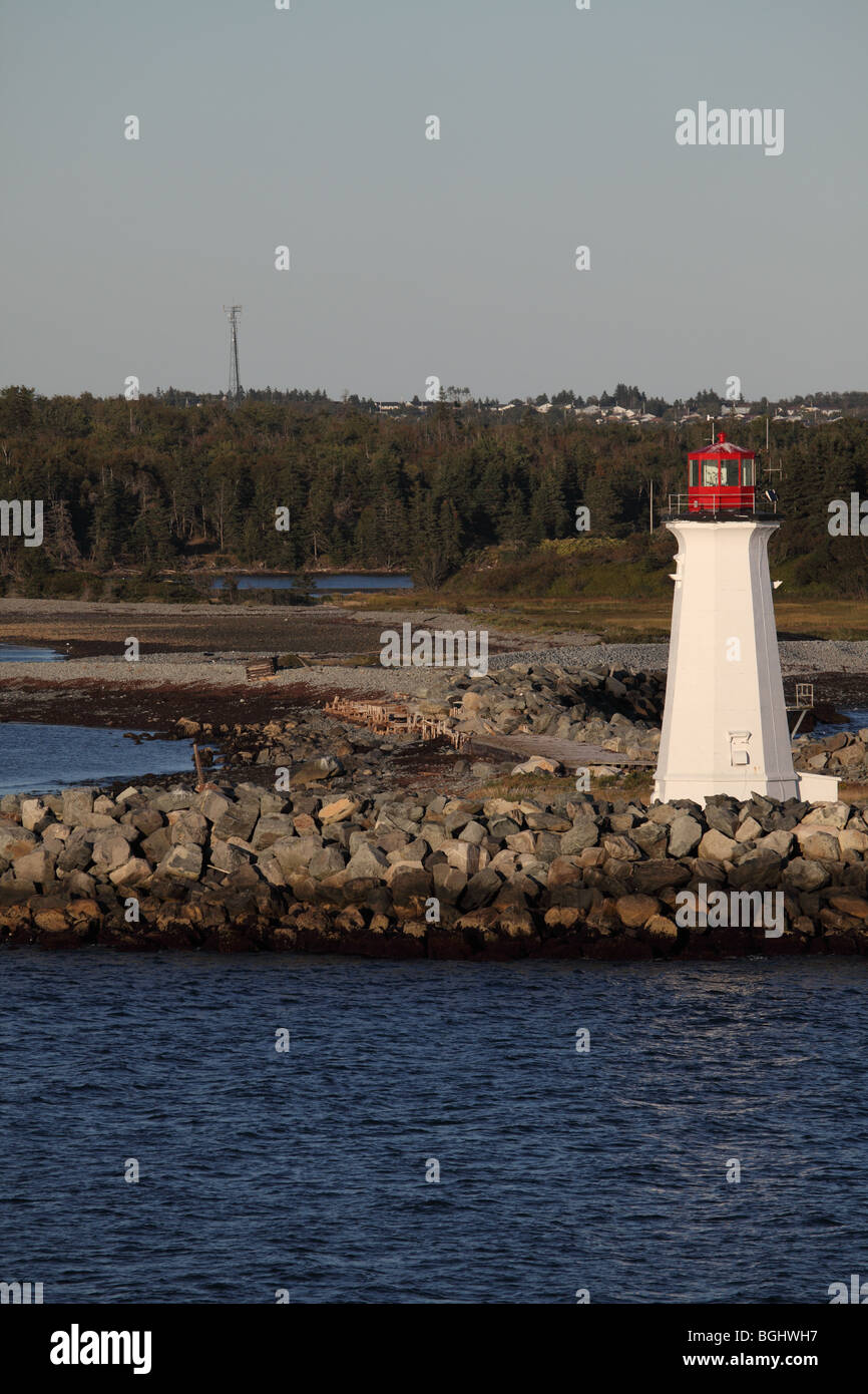 Plage Maugher, phare de l'ÎLE MCNABS, port de Halifax, Nouvelle-Écosse, Canada Banque D'Images