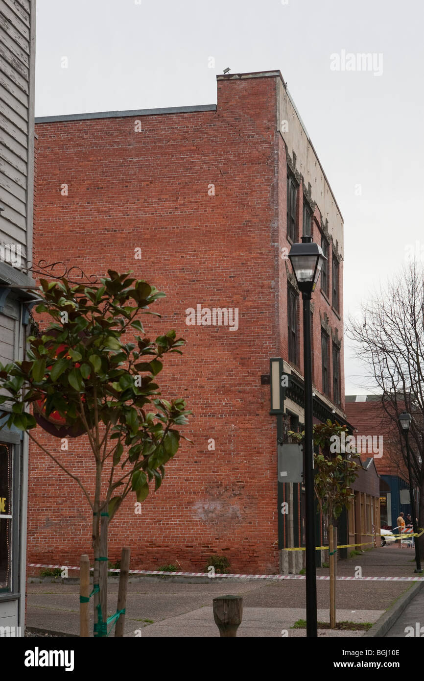 La vieille ville de Bar et Grill des capacités dans la vieille ville d'Eureka a subi d'importants dommages structuraux au cours de la mag 6,5 quake on Jan 9, 2010 Banque D'Images
