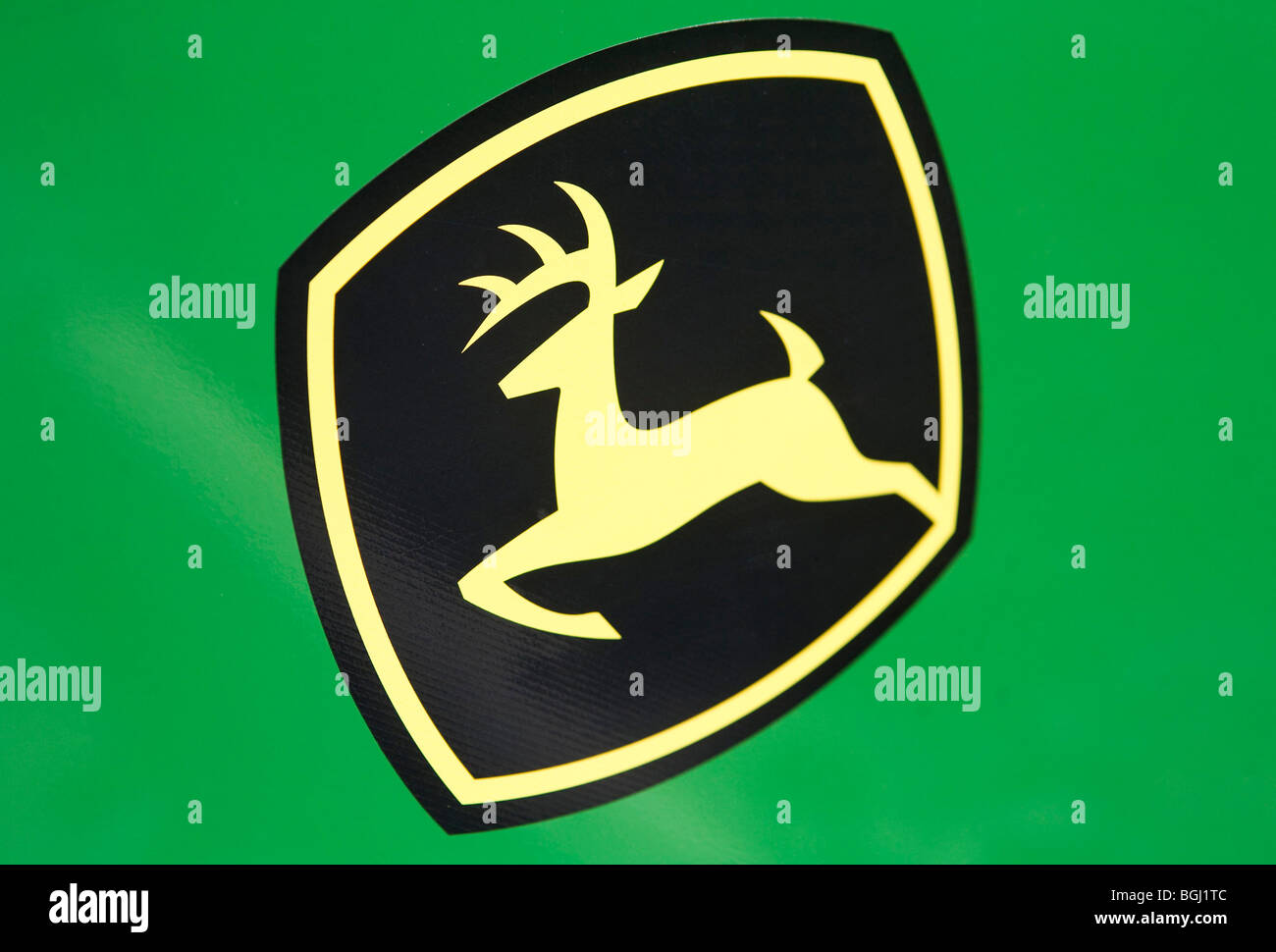 Les tracteurs John Deere et la signalisation. Banque D'Images