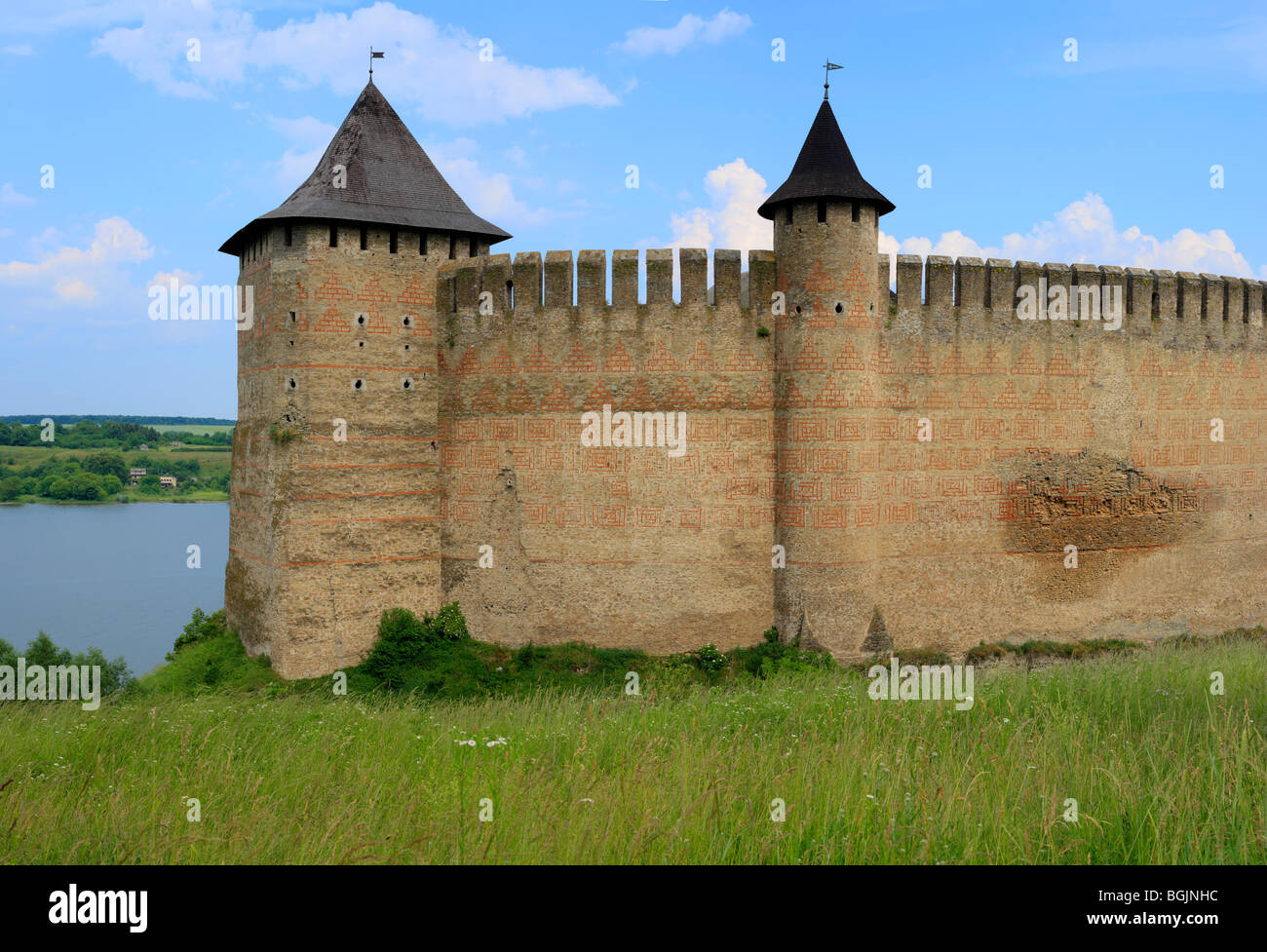 Les murs et les tours de la forteresse de Khotin (1325-1460), château médiéval, Dniestr, Podolie, Chernivtsi oblast (province), Ukraine Banque D'Images
