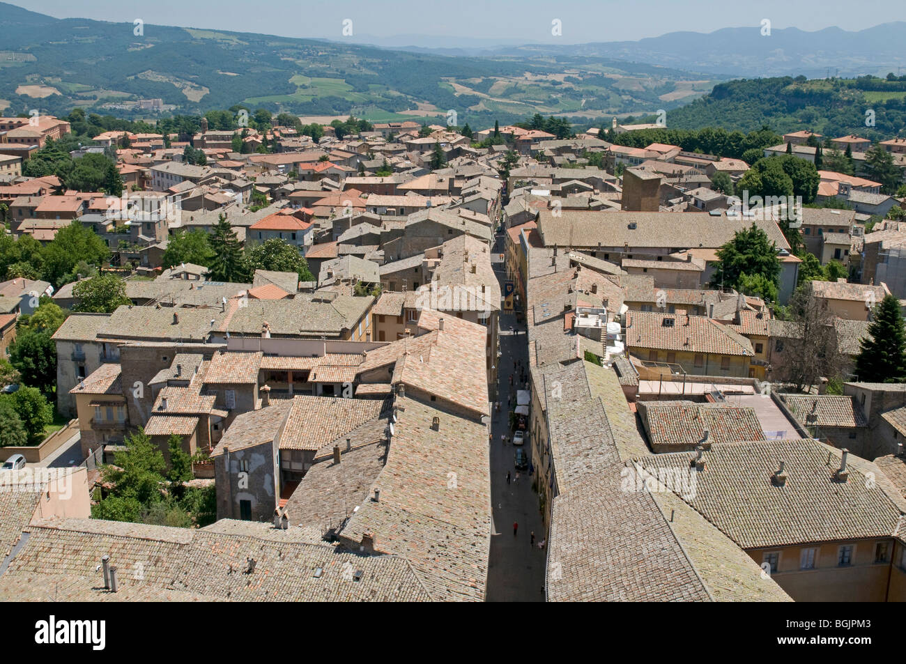 À la croix sur les toits d'Orvieto, Ombrie, de la Torre del Moro Banque D'Images