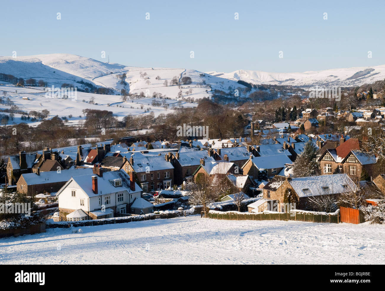 Regardant vers le bas sur le B6001 de Hathersage, le Peak District Derbyshire, Angleterre, Royaume-Uni Banque D'Images