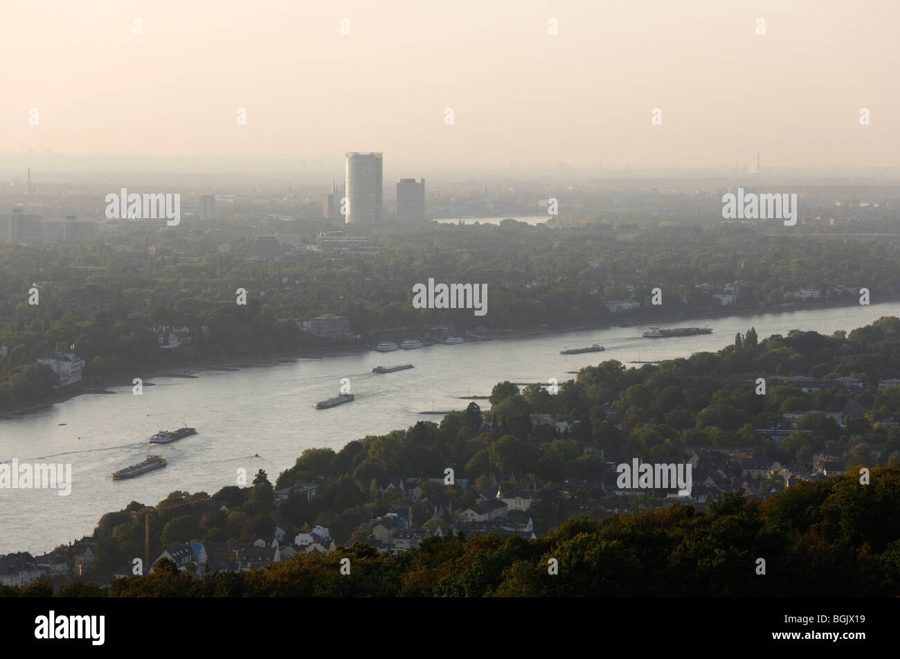 Königswinter, Blick vom Drachenfels, Blick auf den Rhein nach Bonn Banque D'Images