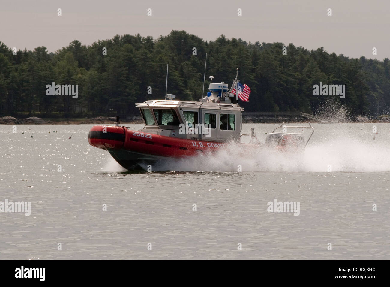 US Coast Guard 25 pieds classe Defender Bateau (RB-HS/RB-S) sur la rivière Damariscotta, Maine Banque D'Images