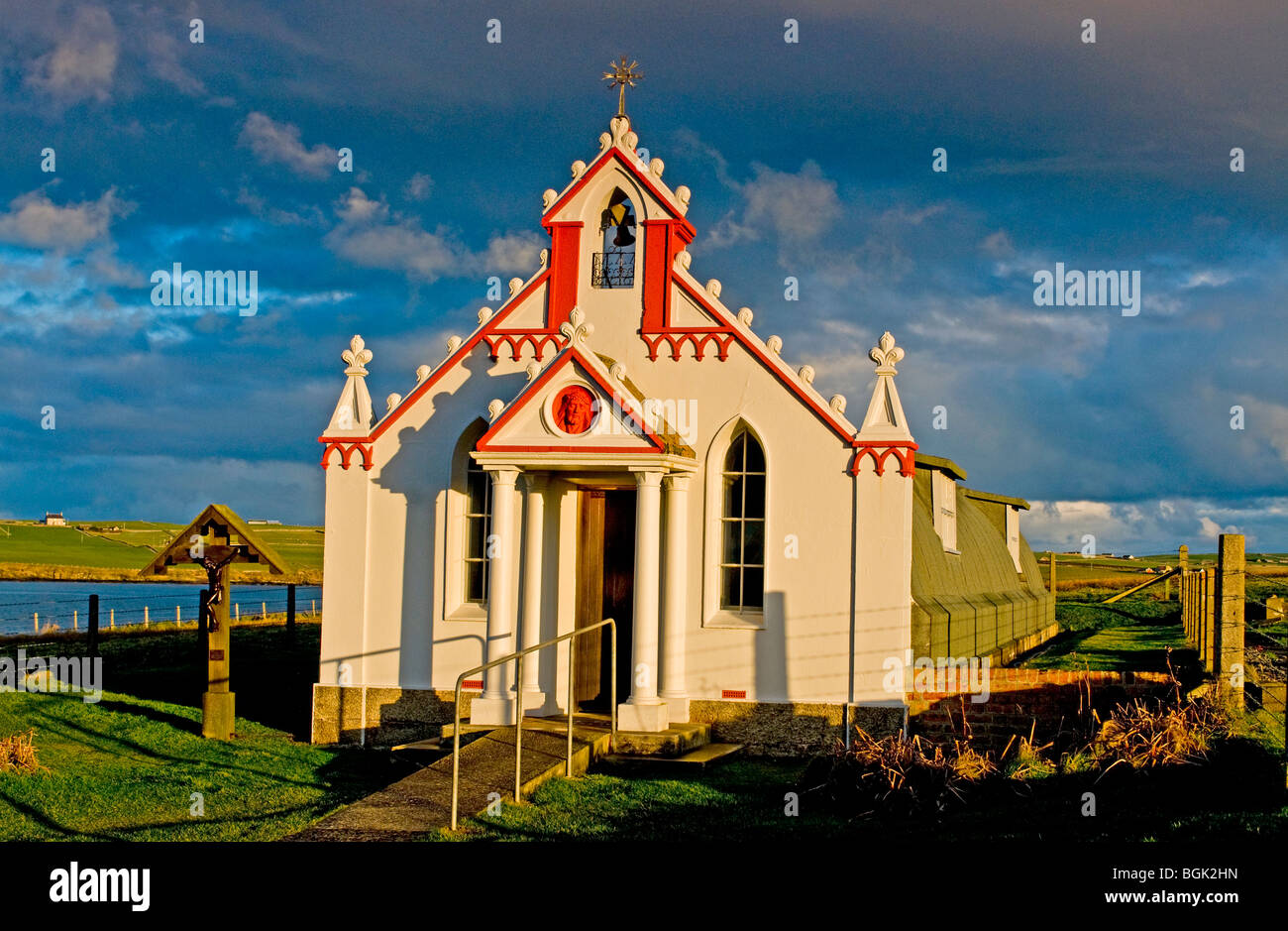 La célèbre Chapelle italienne sur Lamb Holm Mainland Région des Highlands Orkney Ecosse. 5836 SCO Banque D'Images