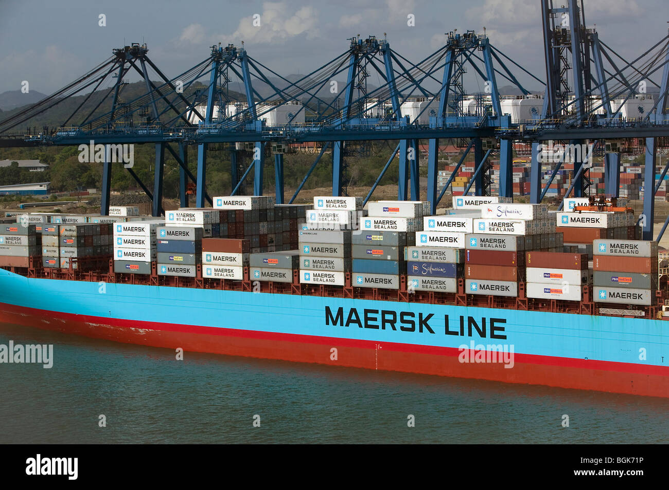 Vue aérienne au-dessus de grues Post-Panamax Maersk container ship Port de Puerto de Balboa Balboa Banque D'Images