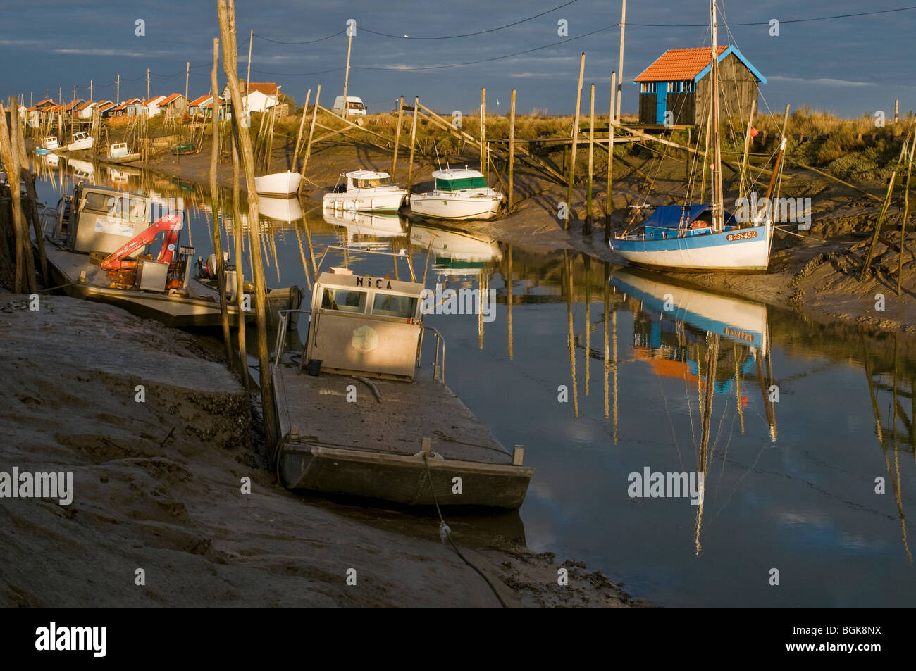 Cabane De Pêcheur à Vendre La Tremblade La Tremblade pêche à la voie d'eau, Charente-Maritime, France Photo Stock -  Alamy