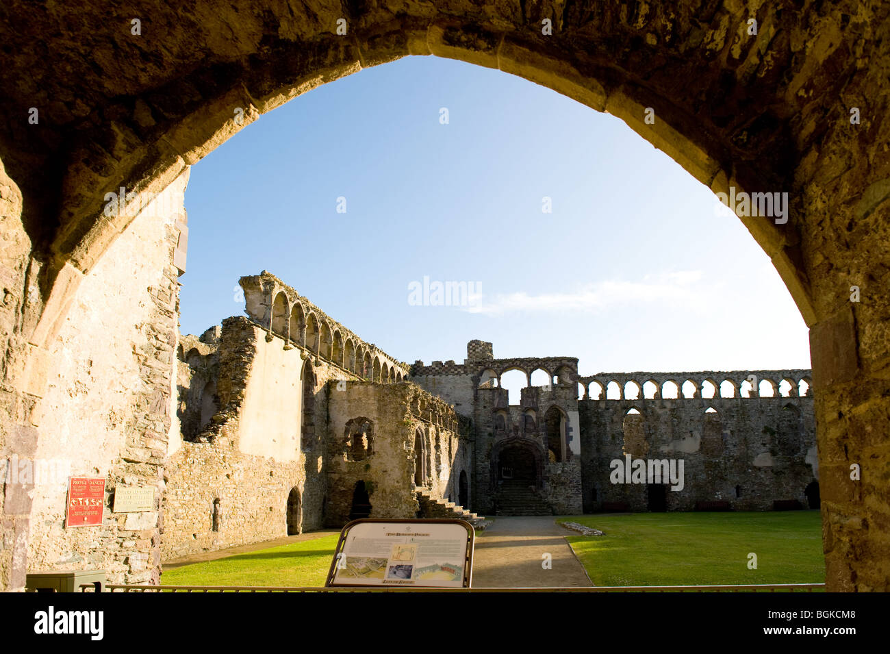 Les ruines du palais épiscopal, St Davids, Pembrokeshire, Pays de Galles Banque D'Images