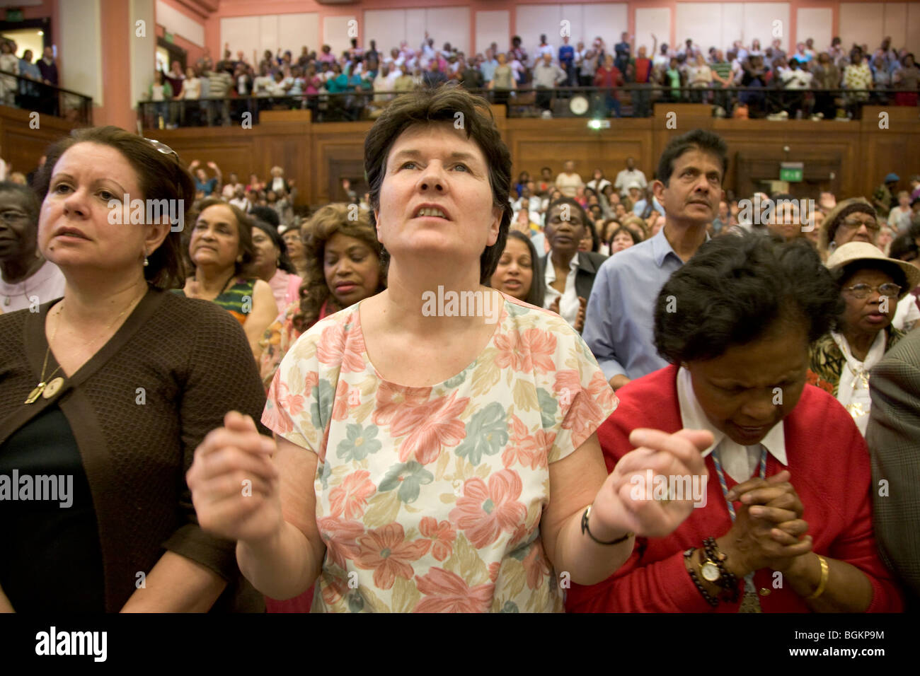 La prière et la louange au rallye organisé par Cor Lumen Christi Community London uk Banque D'Images