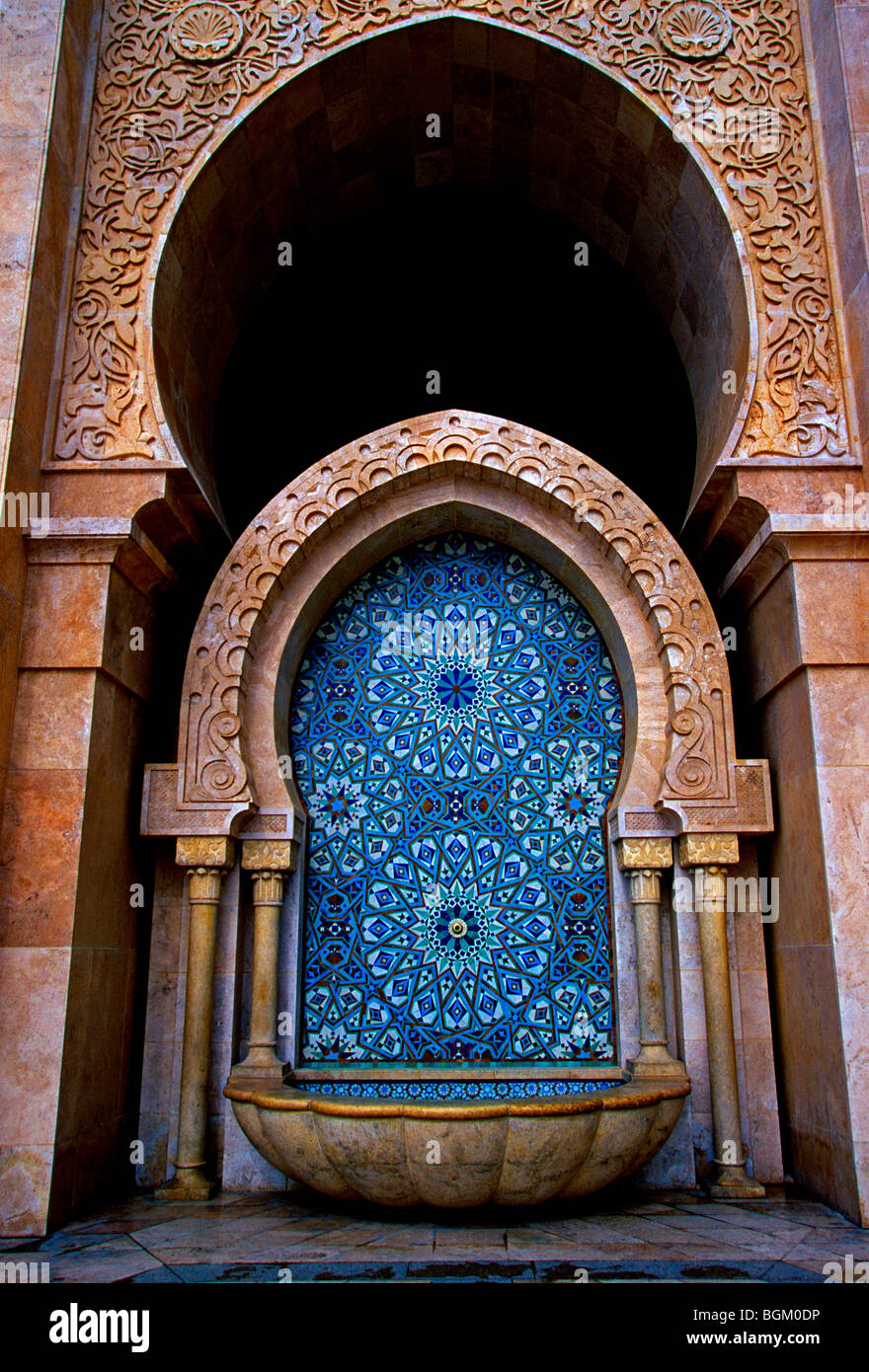 Fontaine d'eau, Grande Mosquée Hassan II, la mosquée Hassan II, l'architecture maure, l'architecture, Arabesque, édifice religieux, Casablanca, Maroc Banque D'Images