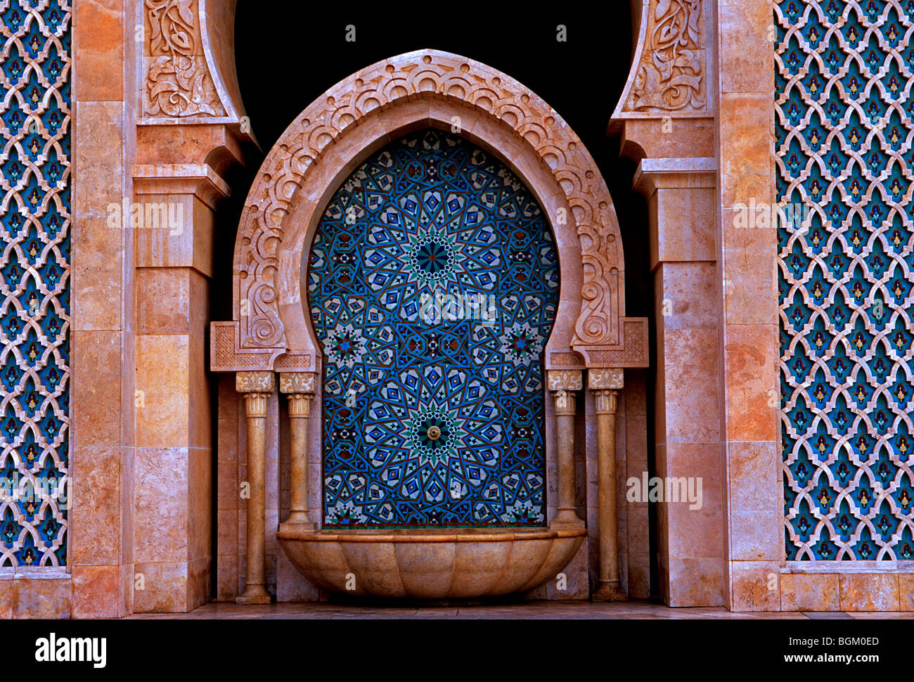 Fontaine d'eau, grande mosquée HASSAN II, la mosquée Hassan II, l'architecture maure, l'architecture, arabesque, édifice religieux, Casablanca, Maroc Banque D'Images