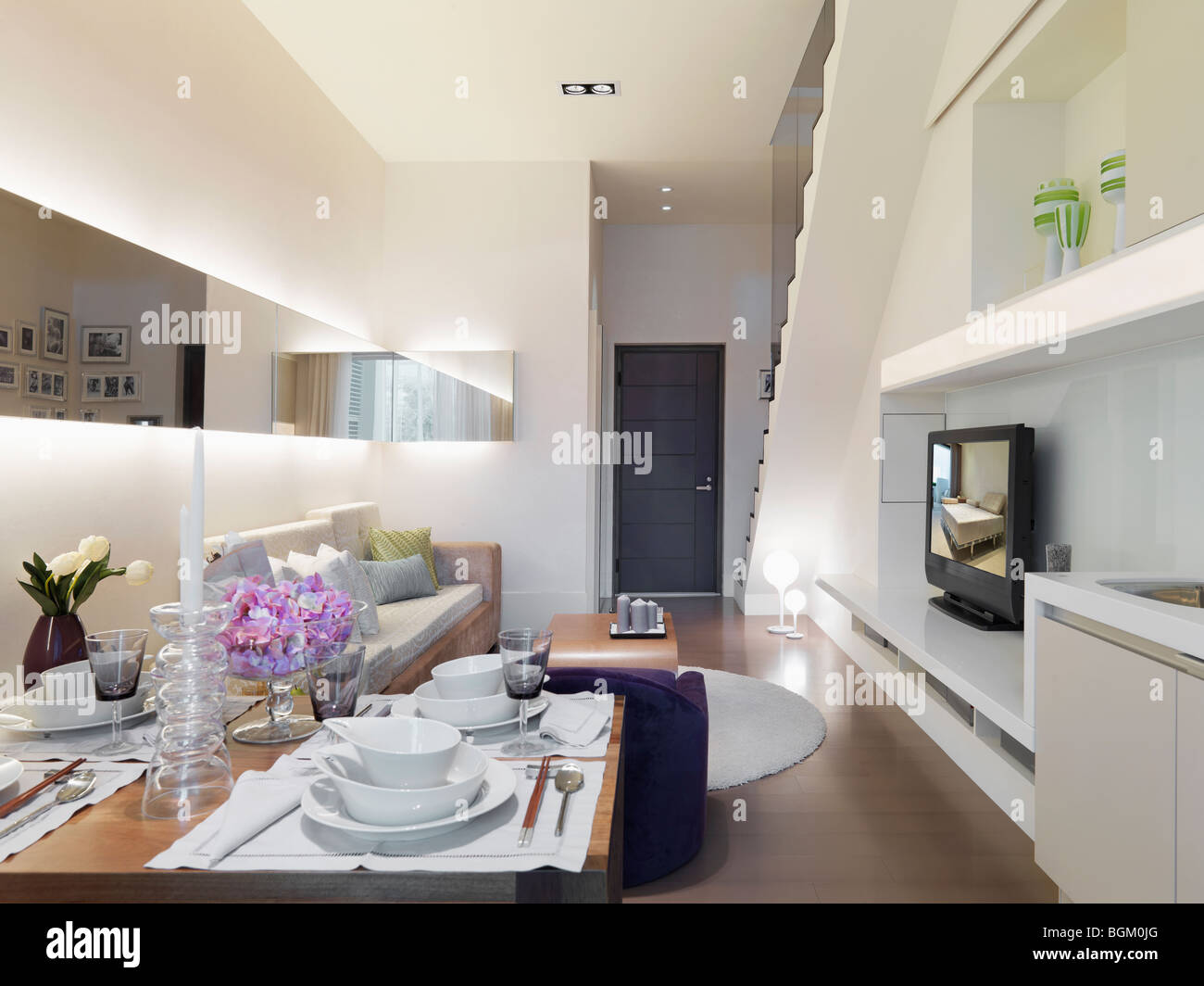 Cuisine et salle de séjour dans cet appartement moderne accueil Banque D'Images