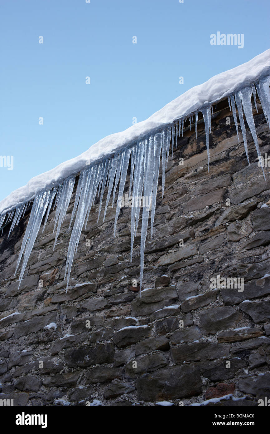 Glaçons pendant de gouttières Banque D'Images