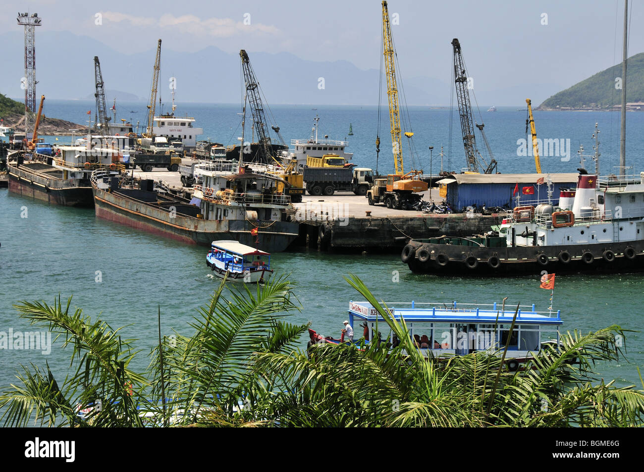 Petit port de Nah Trang au Vietnam Banque D'Images