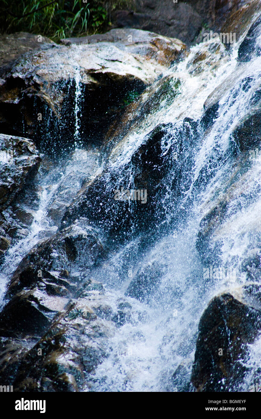 Chute d'eau cascadant Yobai Otsu Préfecture de Shiga au Japon Banque D'Images