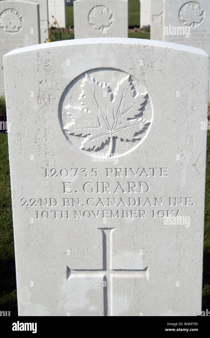 WW1 pierre tombale à la Première Guerre mondiale un cimetière de Tyne Cot, Passendale, Flandre occidentale, Belgique Banque D'Images