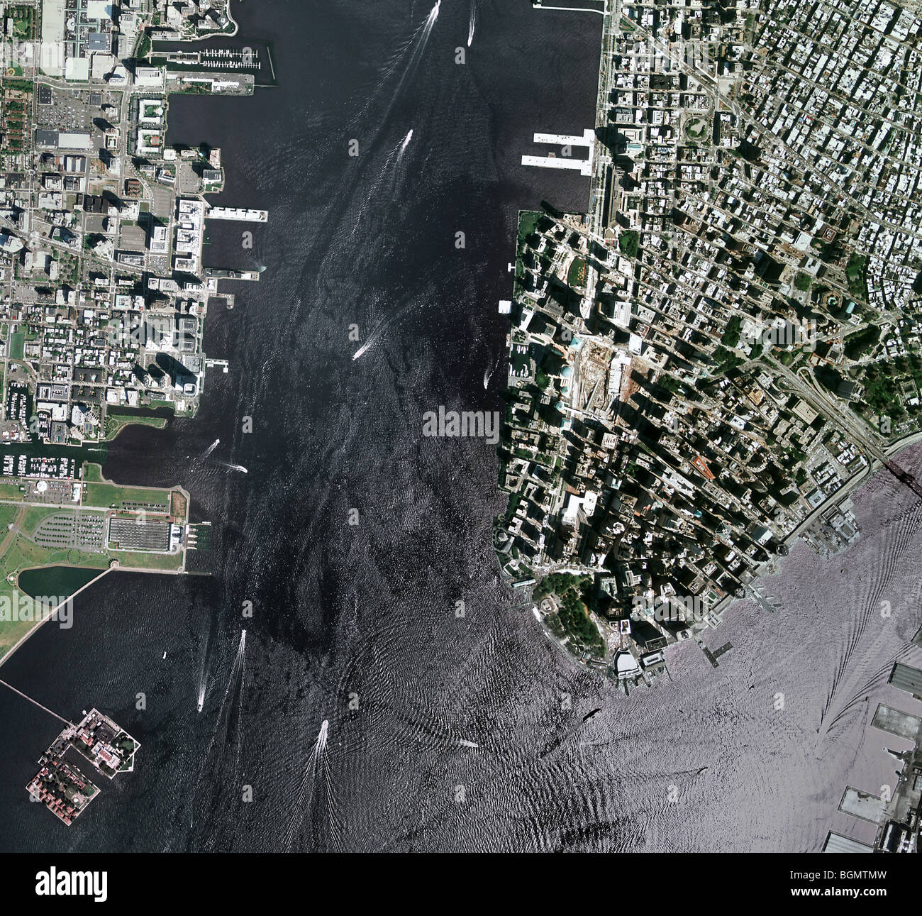 Carte aérienne voir ci-dessus le port de New York au centre-ville de Manhattan et World Trade Center Chantier de Jersey City dans le New Jersey Banque D'Images