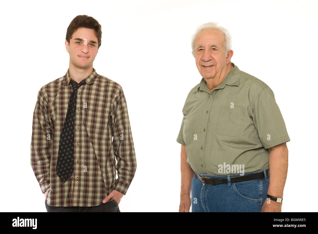 Un monsieur âgé est à la retraite avec un jeune homme. Banque D'Images