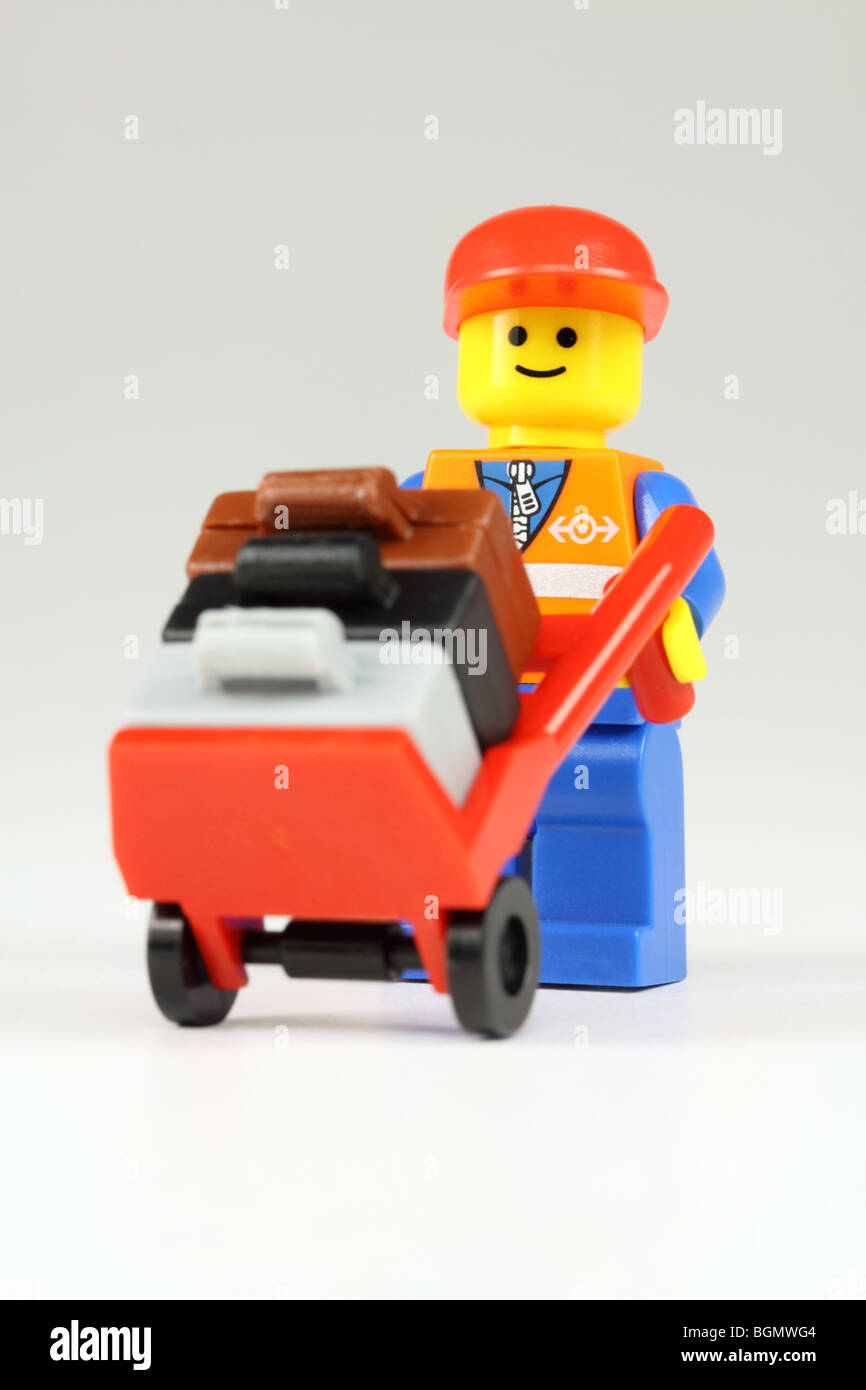 L'aéroport de Lego bagagiste et valises Banque D'Images