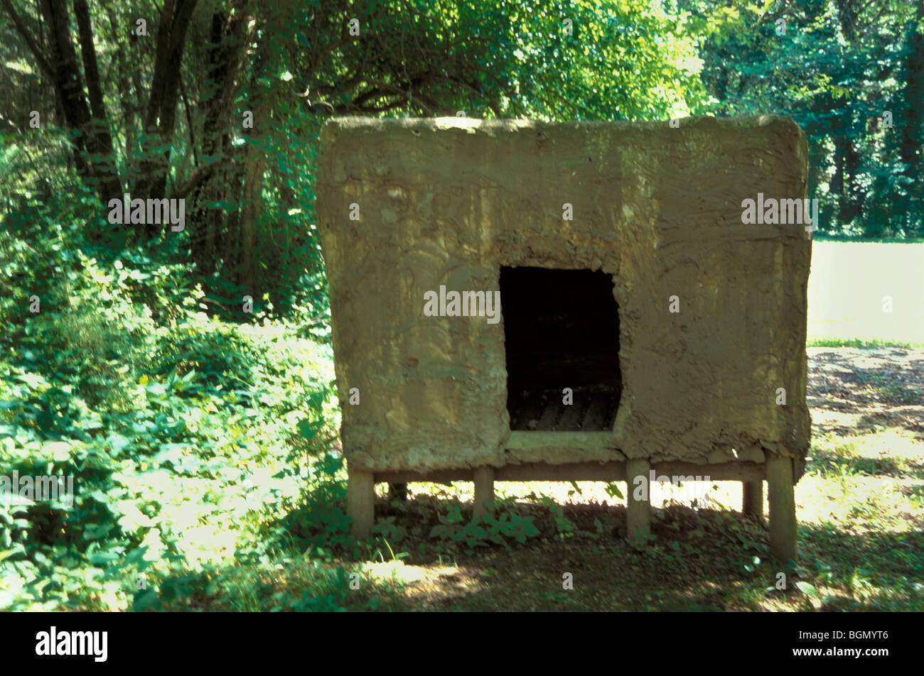 Cache utilisé pour stocker les récoltes, Musée National Cherokee Indian Village, Tahlequay Oklahoma Banque D'Images