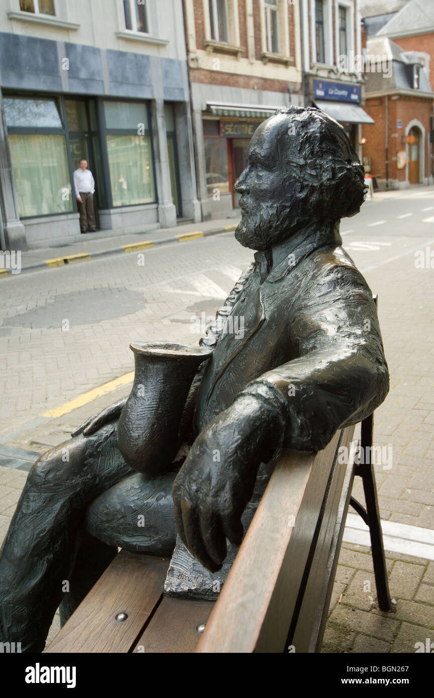 Statue d'Adolphe Sax, concepteur d'instruments de musique belge et de l'inventeur du saxophone, Dinant, Belgique Banque D'Images