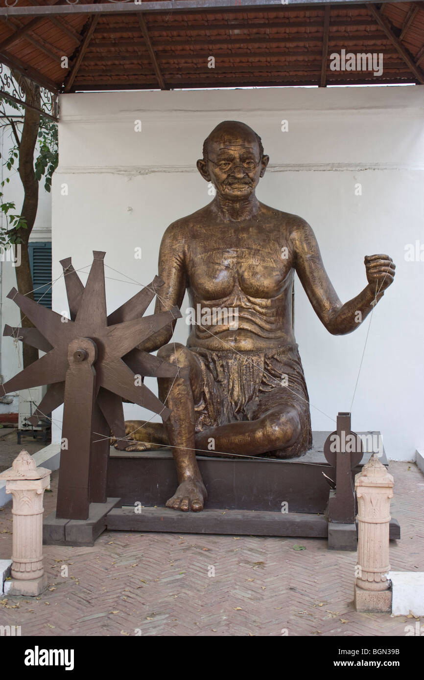 Statue du mahatma Gandhi près de rajghat, delhi Banque D'Images